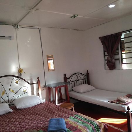 ホテル Nazri Nipah Camp Pangkor カンポン・トゥルッ・ニパ 部屋 写真