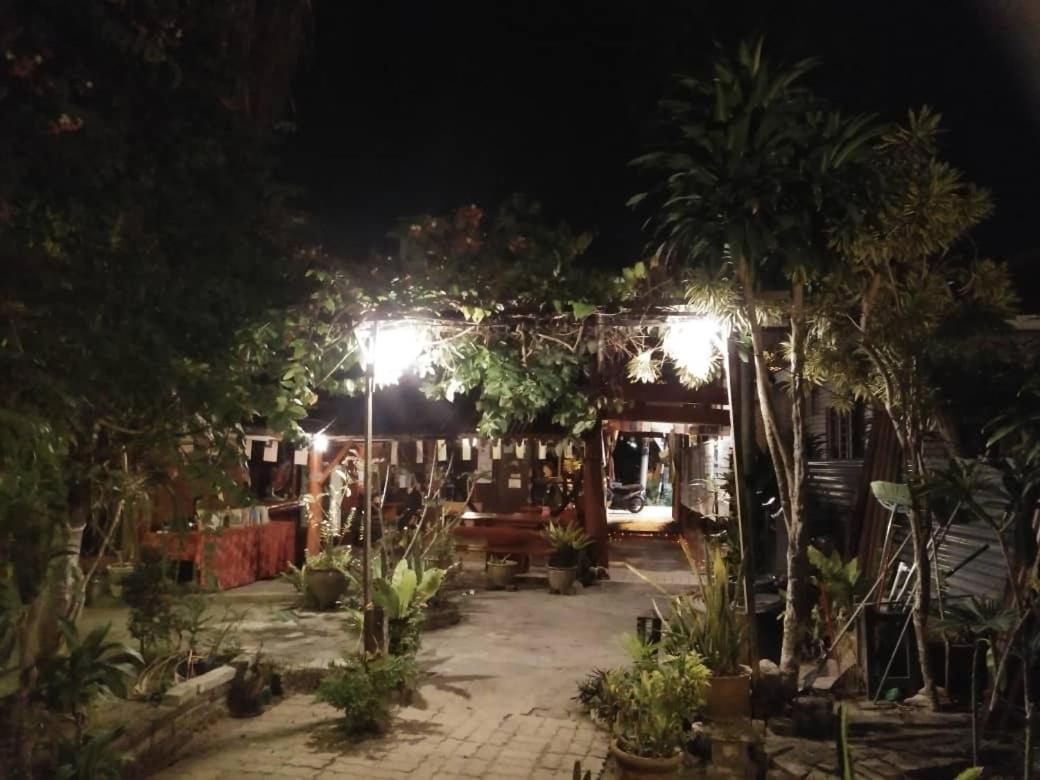 ホテル Nazri Nipah Camp Pangkor カンポン・トゥルッ・ニパ エクステリア 写真