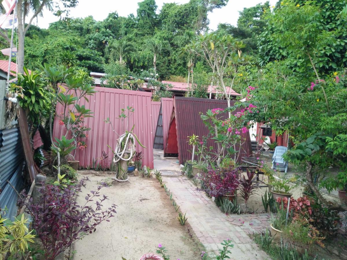 ホテル Nazri Nipah Camp Pangkor カンポン・トゥルッ・ニパ エクステリア 写真