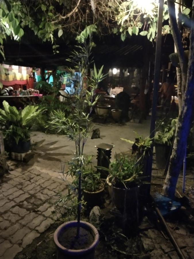 ホテル Nazri Nipah Camp Pangkor カンポン・トゥルッ・ニパ エクステリア 写真