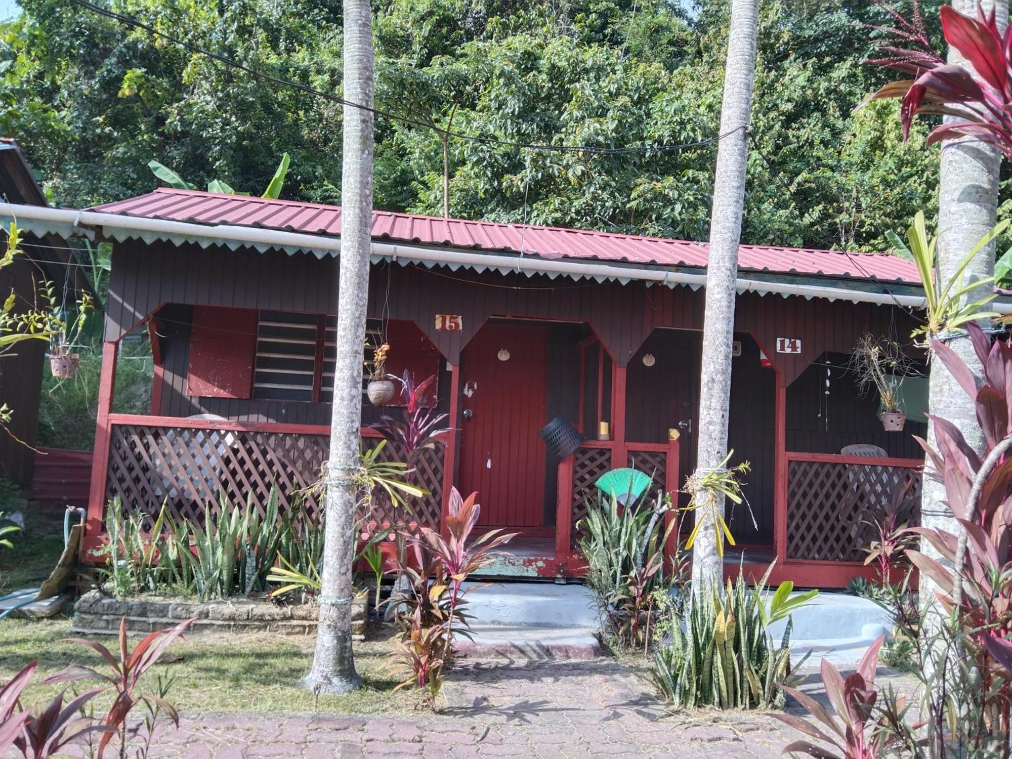 ホテル Nazri Nipah Camp Pangkor カンポン・トゥルッ・ニパ 部屋 写真